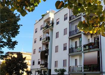 AMPIA METRATURA  VIA TERENZIO - ZONA VIALE PETRARCA