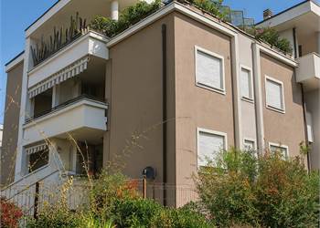 QUADRILOCALE COME NUOVO e BOX AUTO 30MQ