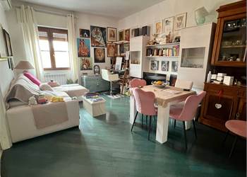 APPARTAMENTO RISTRUTTURATO 3°PIANO TRIBUNALE