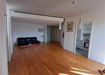 APPARTAMENTO PANORAMICO,CENTRALISSIMO CON GARAGE