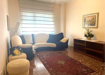 Latina Centro storico, appartamento 2 camere matrimoniali arredato