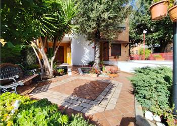 Latina, Via Signorini - Zona Morbella, Capotesta di Villetta a schiera