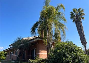 VILLA ZONA MOTORIZZAZIONE AFFARE