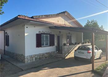 VENDESI VILLINO CON MAGAZZINO/RUSTICO